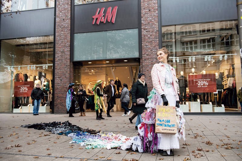 Why Do People Buy
Fast Fashion If It's Bad? - Stride