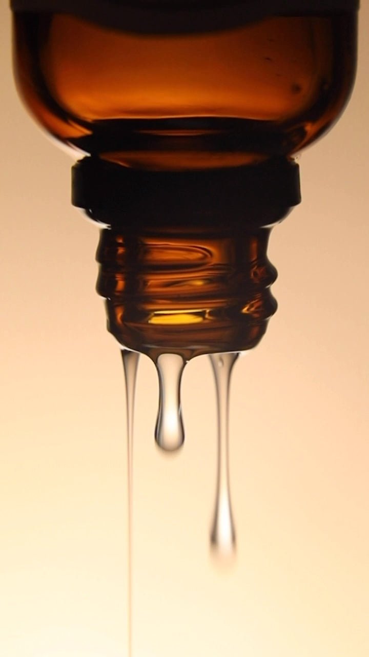 NATURAL BEARD CONDITIONING & SOFTENING OIL - Devils Hair & Beard Care - stride