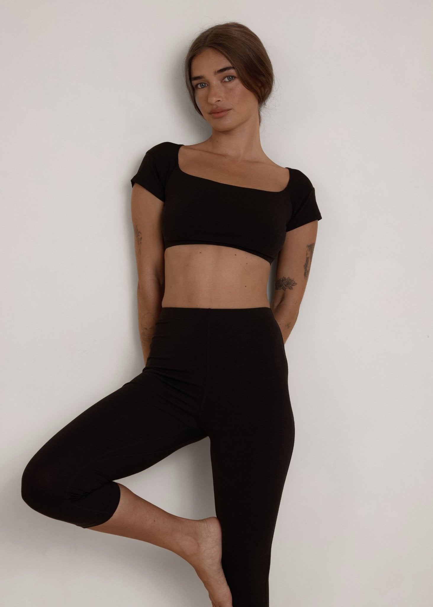 Scoop T-shirt Crop Top - Black - Pinky & Kamal - stride