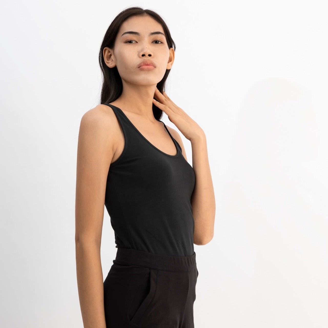 Shape Tank | Black-Dorsu-stride