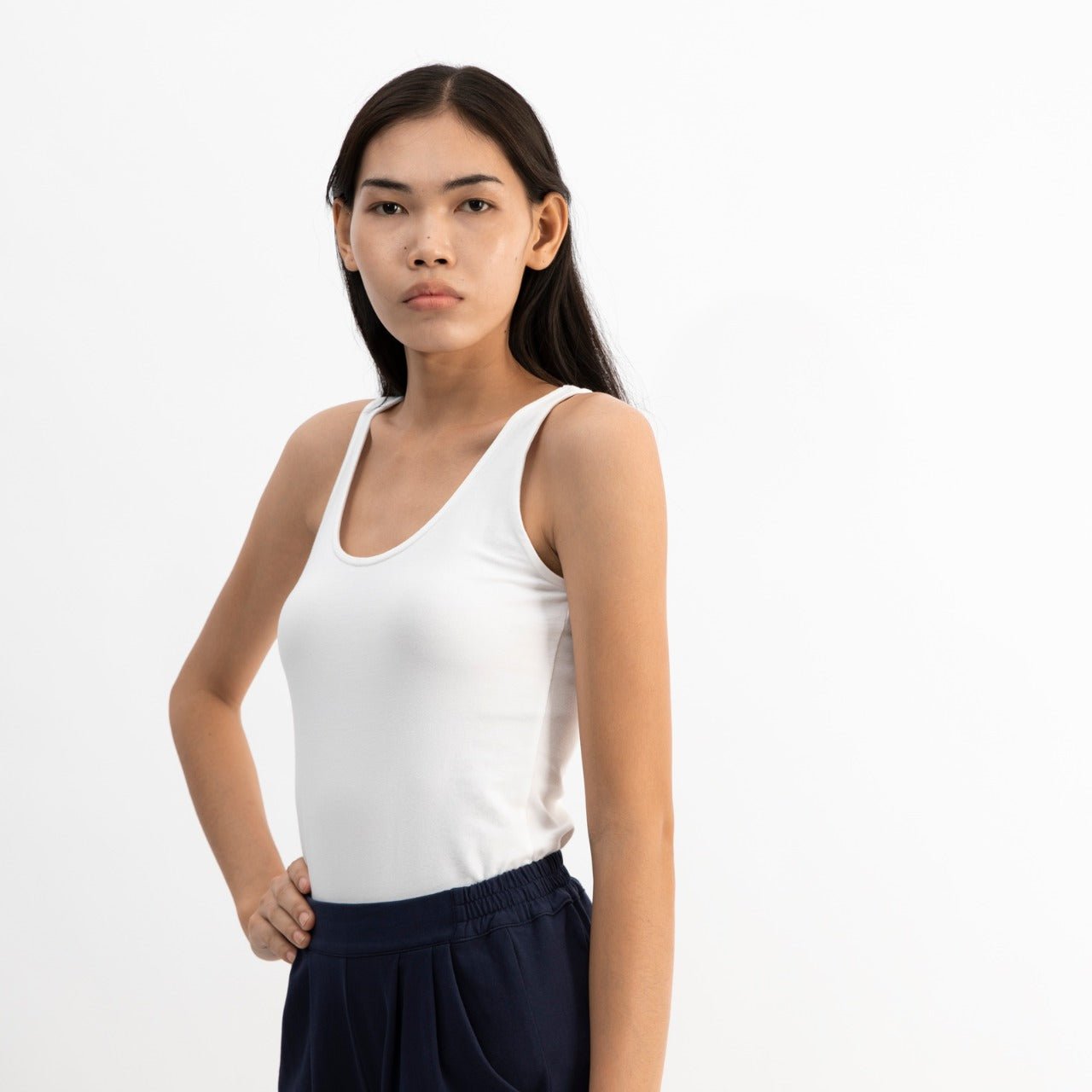 Shape Tank | White-Dorsu-stride