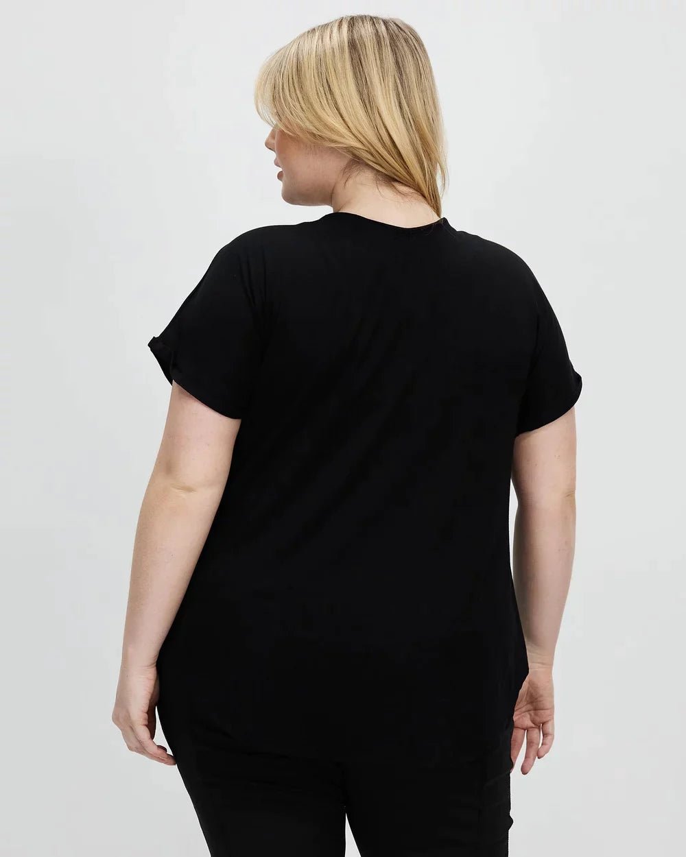 Signature Round Logo Tee Black-Hope & Harvest-stride