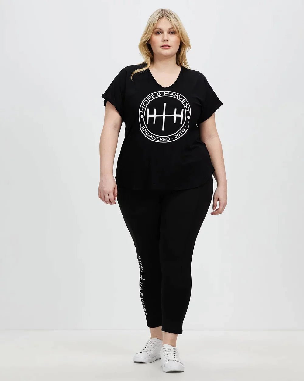 Signature Round Logo Tee Black-Hope & Harvest-stride