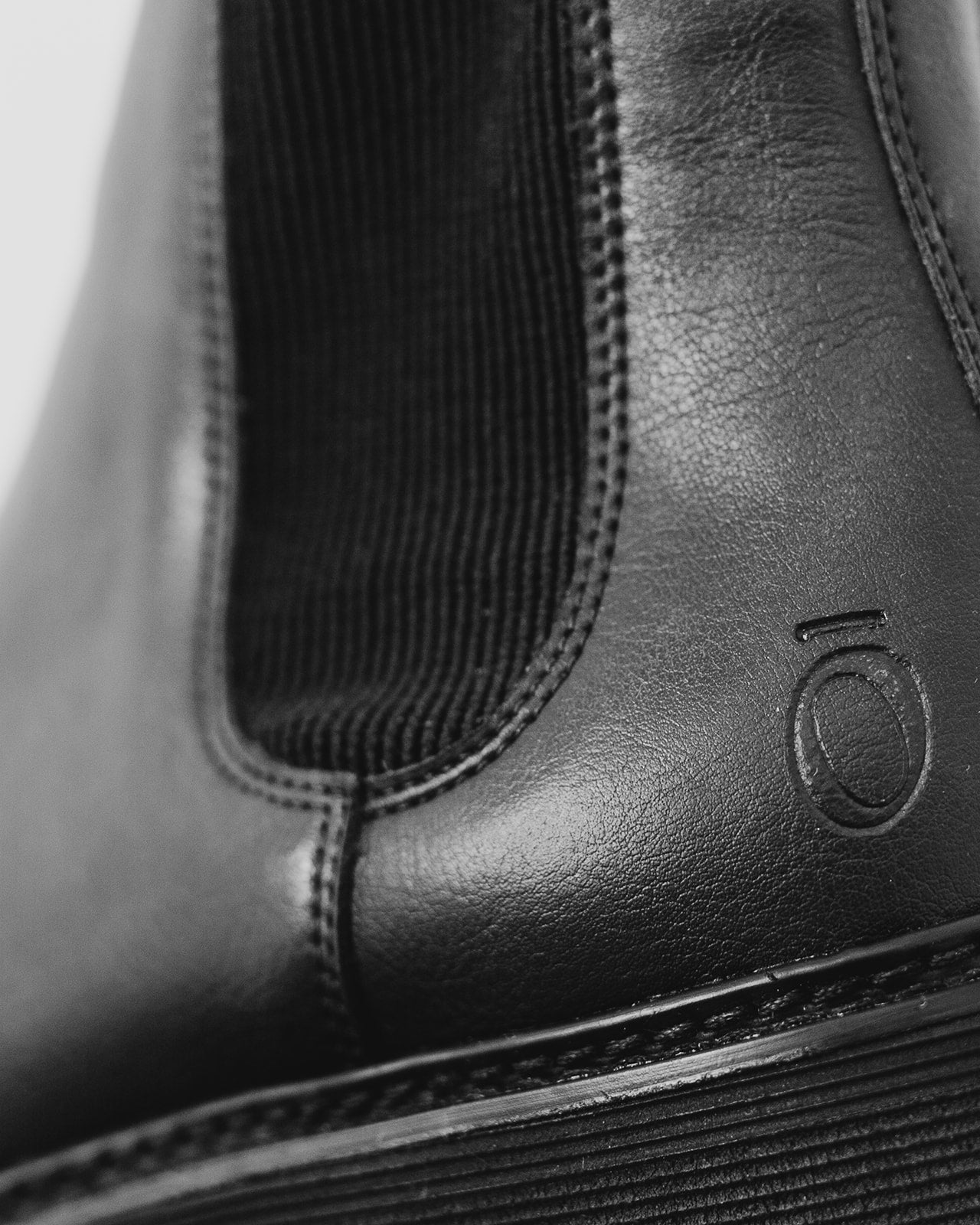 The Noskin signature Chelsea Boot in black-Noskin-stride