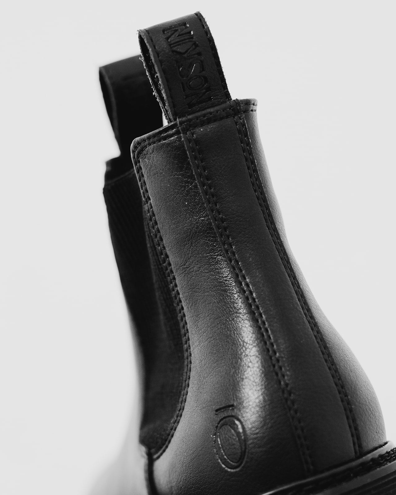 The Noskin signature Chelsea Boot in black-Noskin-stride