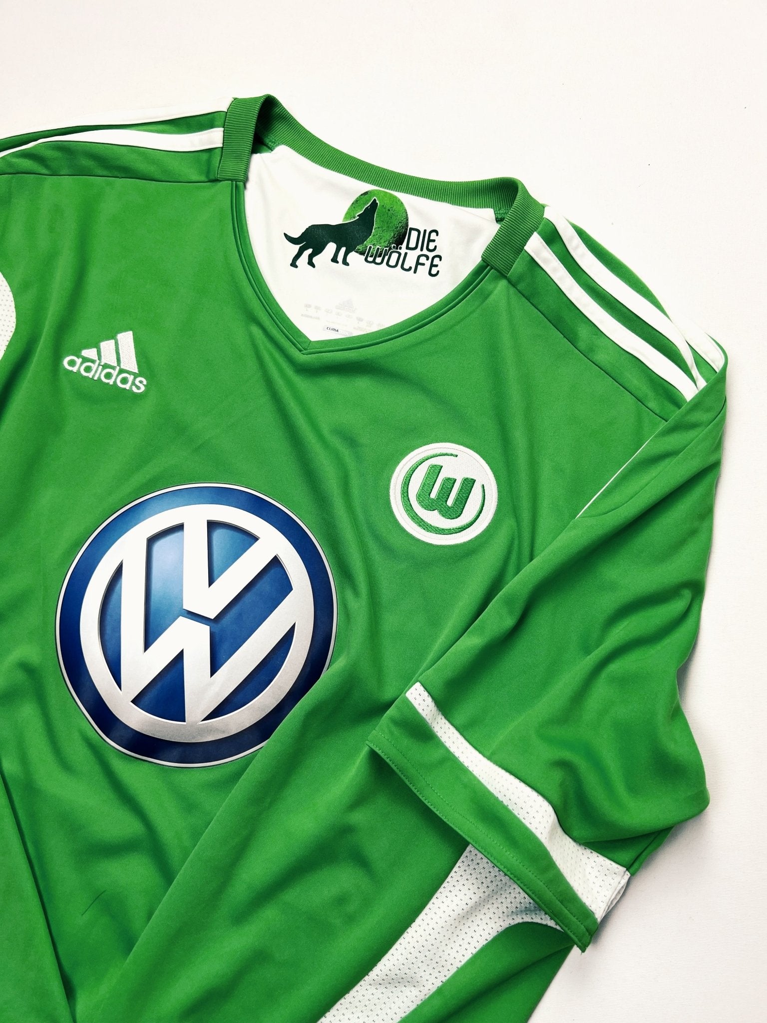 VfL Wolfsburg Home 2011-2012 L-Unwanted FC-stride