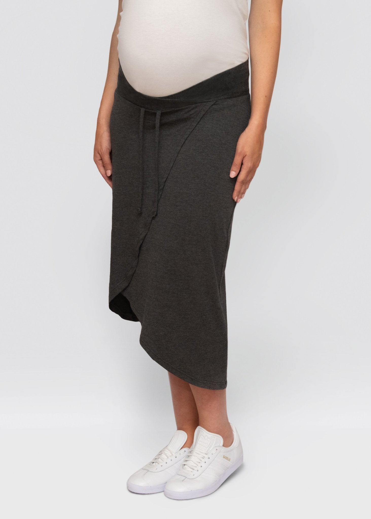 wrap skirt - charcoal-Úton Matenity-stride